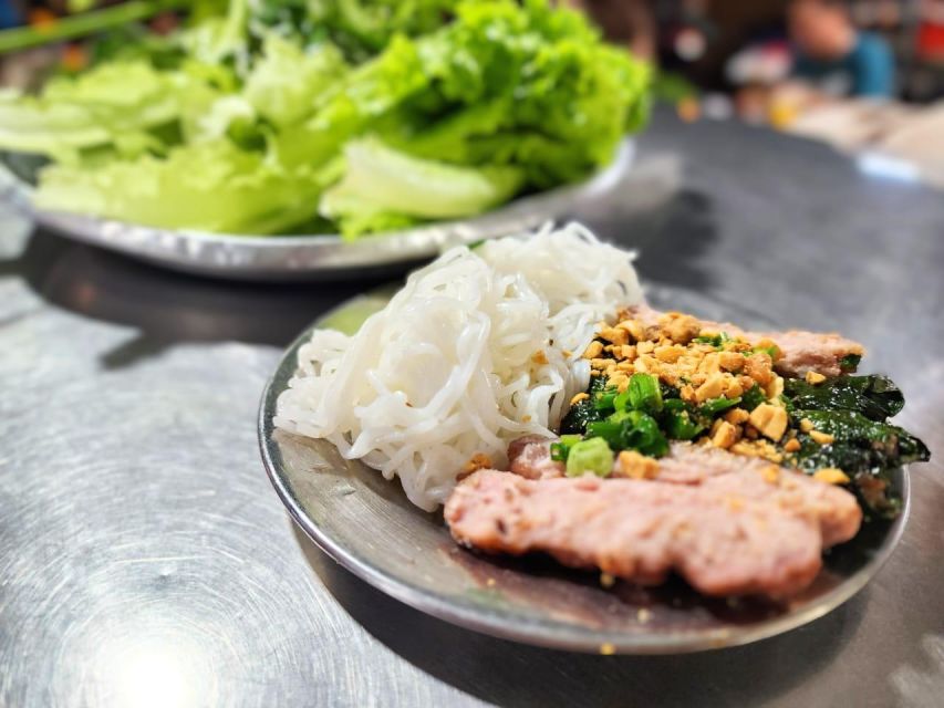 Ho Chi Minh City: Food Tour by Scooter with Eleven Tastings - An old apartment area, sugarcane juice, and Hue noodles