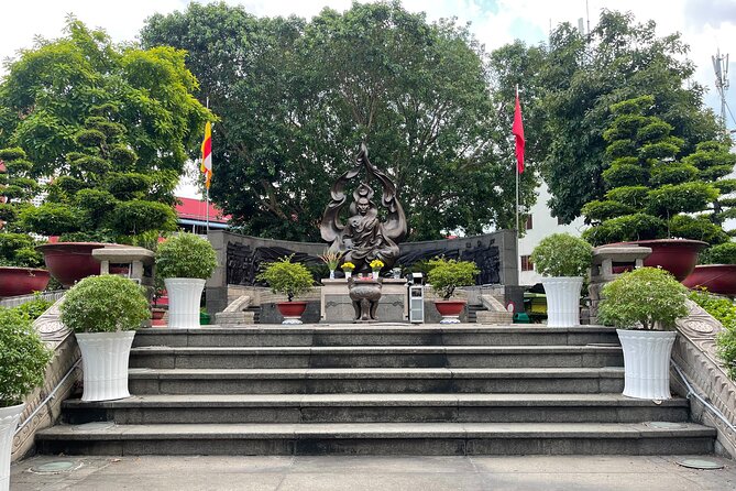Ho Chi Minh City Sightseeing, midnight, Shopping tours by scooter - Food, coffee, shopping, and the full-service choice