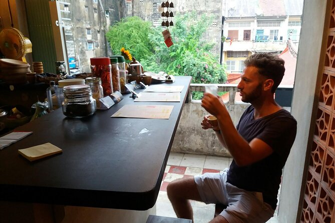 Ho Chi Minh - Vietnamese Vegan Food Experience By Scooter - Nguyen Thien Thuat and the old apartment area