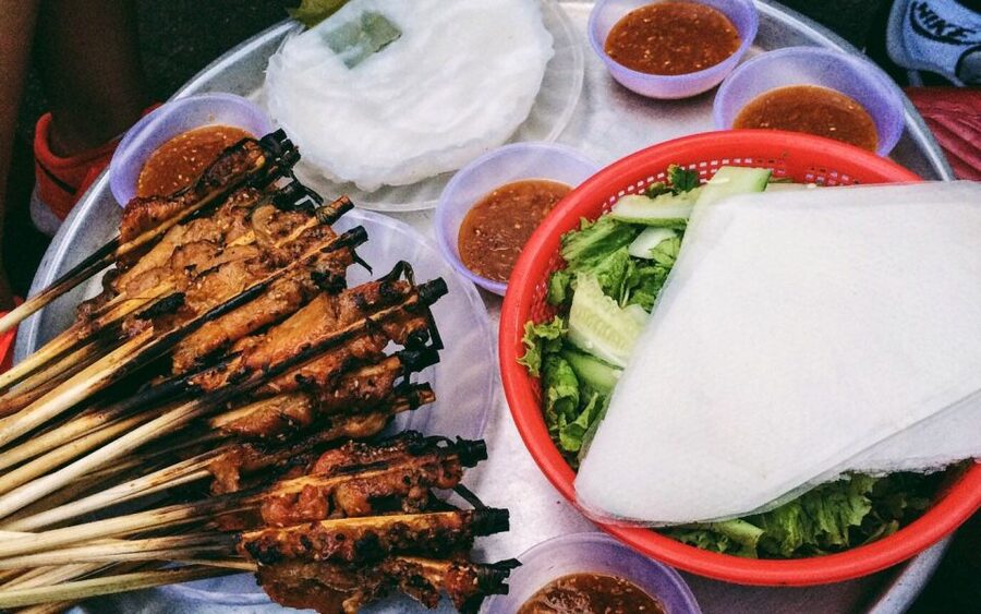 Hoi An: Evening Food Culture Tour by Vespa - Seafood, family cooking, and the main meal