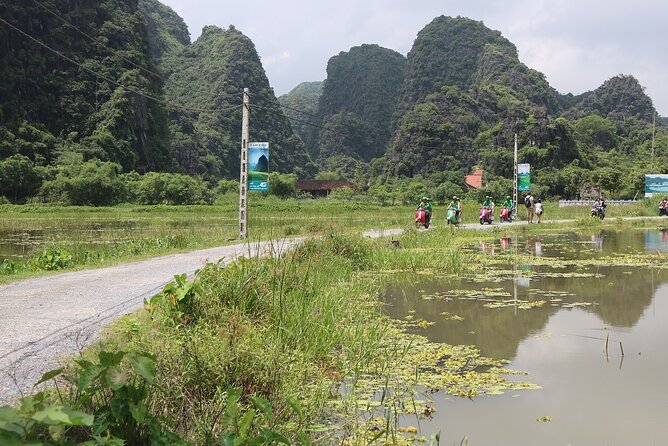 Hoi An Vespa Tour Rural Villages Experience - Tra Que Vegetable Village and village crafts