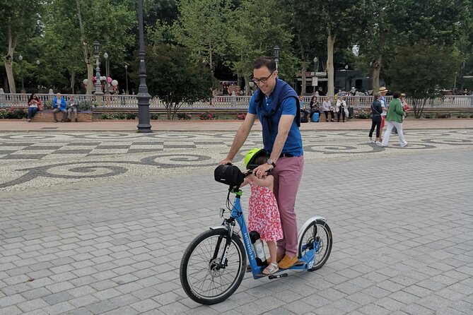 Kickscooter electric tour Sevilla - Rolling through the Jardines de Murillo