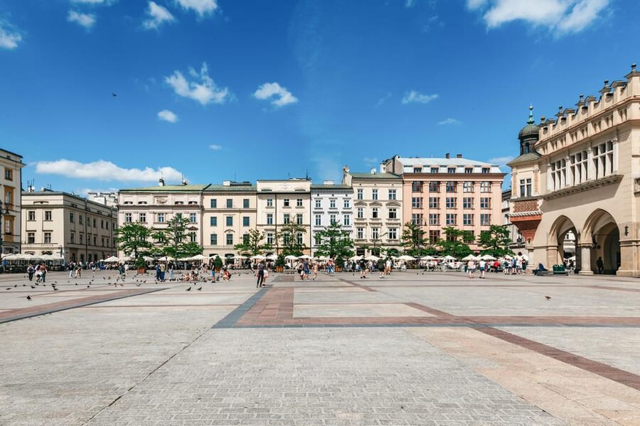 Krakow: Guided E-Scooter City Tour with Food Tastings - Podgórze and Ghetto Heroes Square