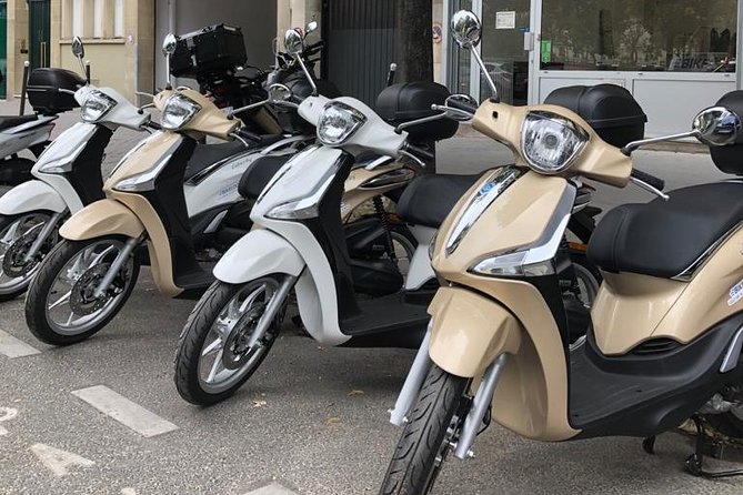 Liberty scooter rental Piaggio 50cc (4T) Paris - Collecting the scooter at Rue Michel Chasles
