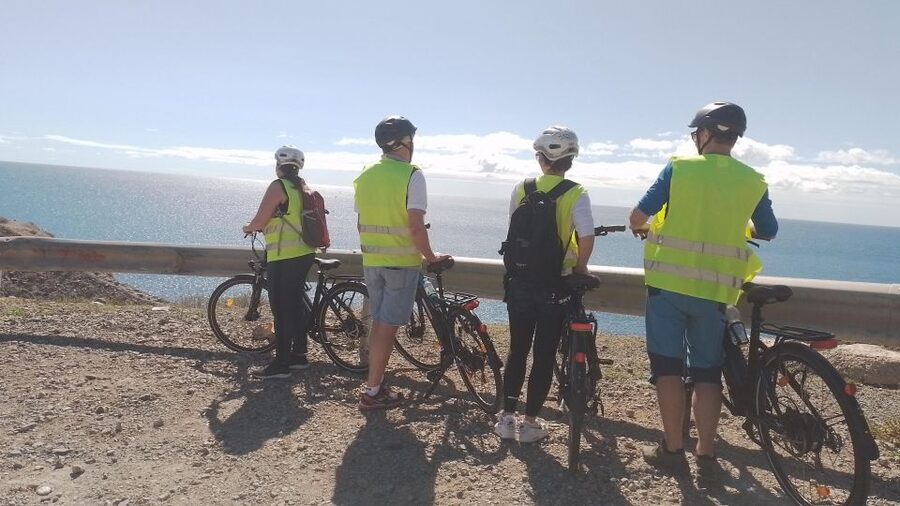 Maspalomas: E-Scooter or E-Bike Tour+Western Town Sioux City - Who should book this tour?