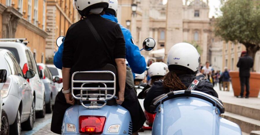 Morning Vespa Sidecar Tour with Cappuccino - Quirinale and the center of Rome