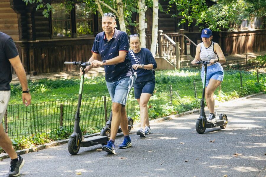 New York City: Central Park Electric Scooter Tour - Guides Who Add More Than a Map
