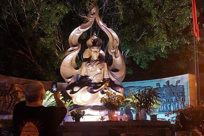 Night Food Tour in Saigon By Scooter - Twelve dishes, drinks, and a serious appetite