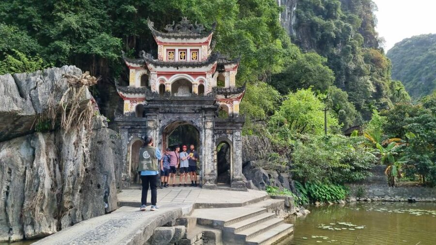 Ninh Binh Vespa Tours from Hanoi: Vespa + Boat + Daily Life - Lunch in a local home setting