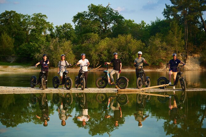 Off-road scooter outing between lakes and Pessac-Léognan vineyards - Lac Bleu de Léognan brings the first big change of scenery