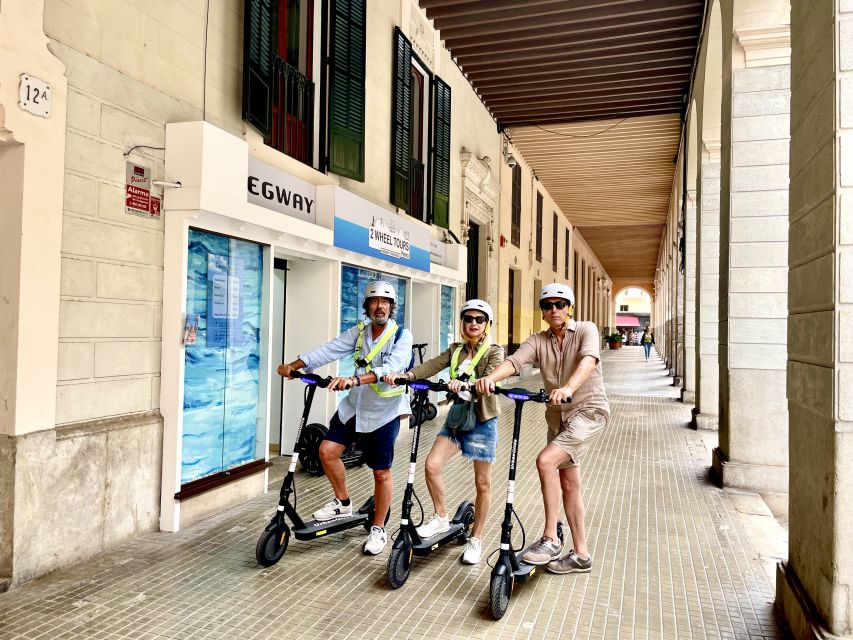 Palma: Guided 1.5 H city tour on Electric scooter - Cruising Along Can Pere Antoni