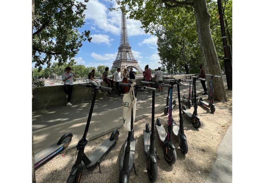 Paris: Small-Group E-Scooter Tour with a Local Guide - Pont des Arts and the Louvre courtyard