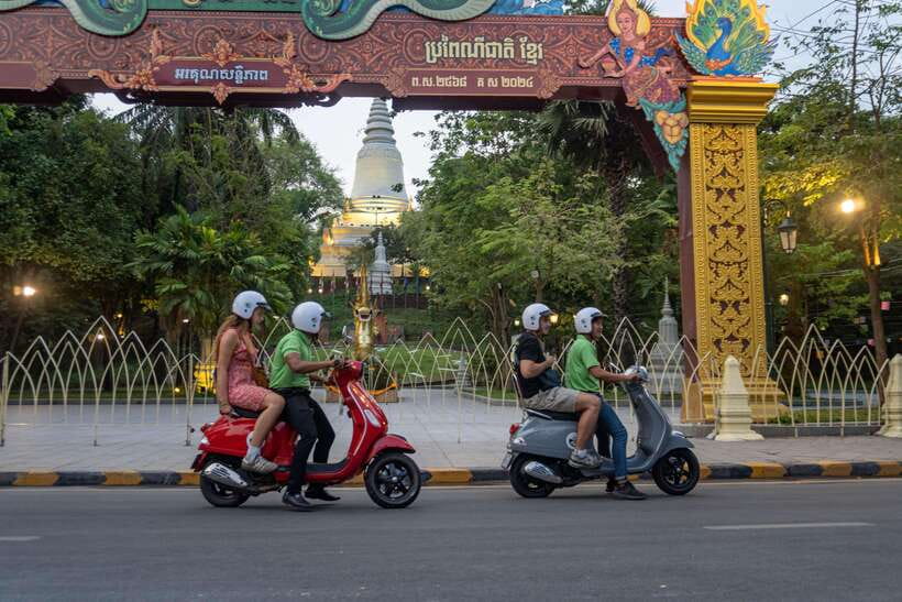 Phnom Penh: City & Silk Island Haft Day or Full Day Tour - Independence Monument and the city’s modern story