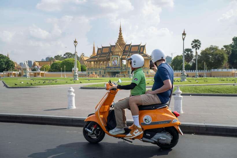 Phnom Penh: City & Silk Island Haft Day or Full Day Tour - Wat Phnom closes the city portion