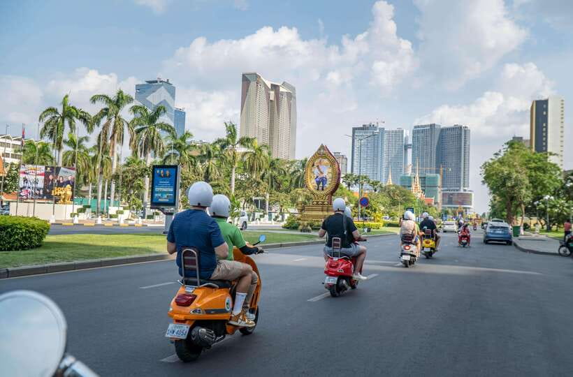 Phnom Penh: City & Silk Island Haft Day or Full Day Tour - The ferry changes the pace at Silk Island