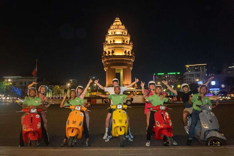 Phnom Penh: City & Silk Island Haft Day or Full Day Tour - Seeing silk made by hand
