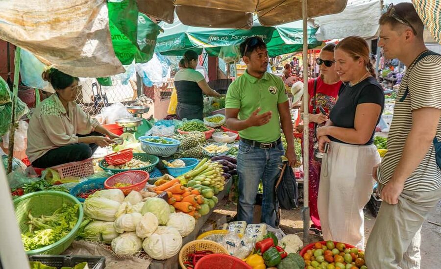 Phnom Penh Evening Food Tour -On Promotion Price limit Offer - Romdeng Restaurant begins the tasting