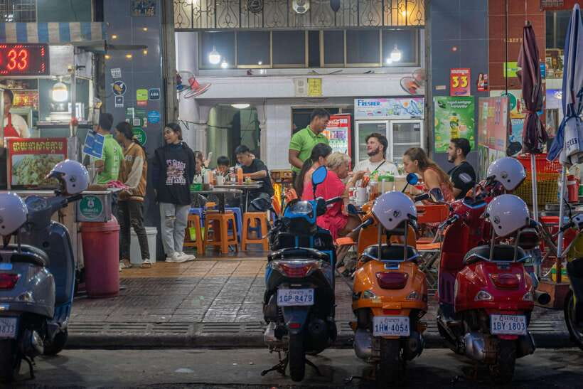 Phnom Penh Night Foodie Vespa Tour / Tuk Tuk Available - Why This Food Tour Works So Well at Night