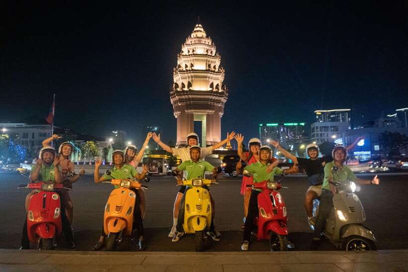 Phnom Penh Night Foodie Vespa Tour / Tuk Tuk Available - Phnom Penh Night Market Brings the Noise and Choice