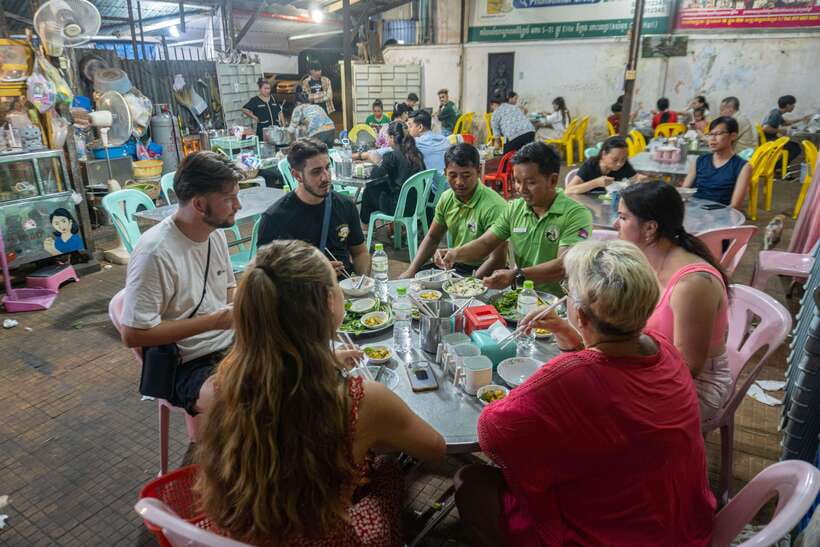 Phnom Penh Night Foodie Vespa Tour / Tuk Tuk Available - Wat Botum Park Starts the Evening Gently