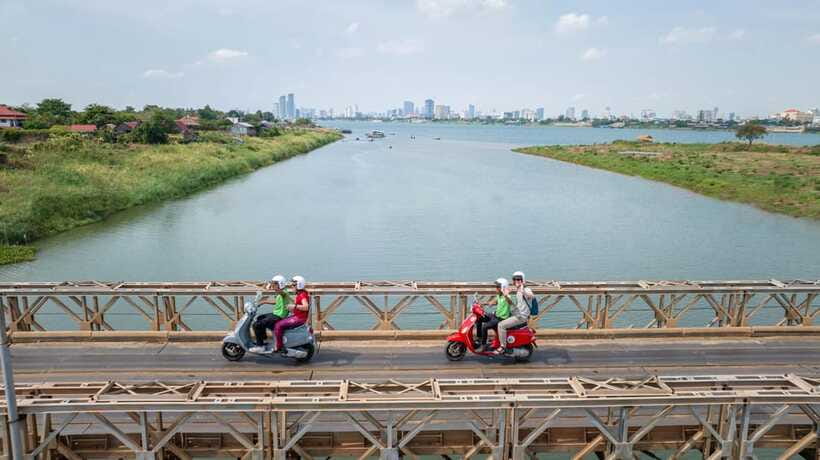 Phnom Penh: Silk Island Tour by Vespa with Tuk Tuk Available - What the guide and driver add to the day