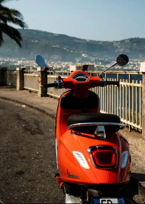 Piaggio Vespa Primavera 125 ABS - Starting in Sorrento or Sant’Agnello
