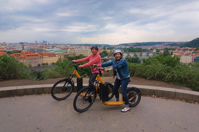 Prague: Combo 3h Tour by Segway and eScooter - Starting in Malá Strana at 2 p.m.