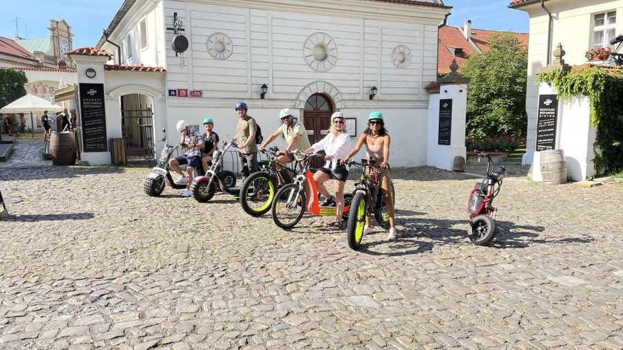 Prague: Highlights Tour on e-Scooter or eBike - From the castle district back to Old Town