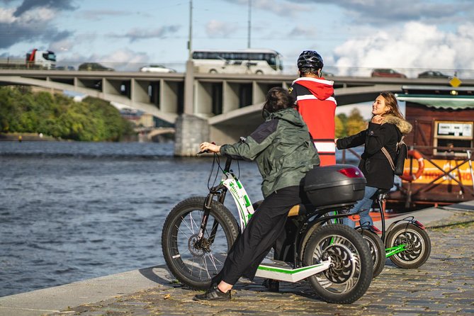 Rent your E-Scooter Hugo Bike in Prague! - Comfort, effort, and who will enjoy it