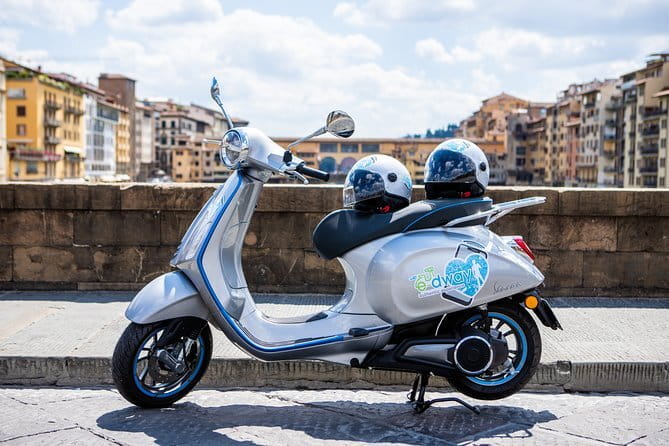 Rent your Electric Vespa 45 in Florence for 8 hours - The €900 deposit and insurance question
