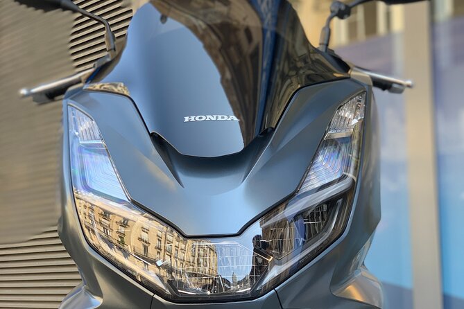 Rental scooter PCX Honda 125cc (B / A1 permit) Paris - What renting a Honda PCX 125cc in Paris is really like