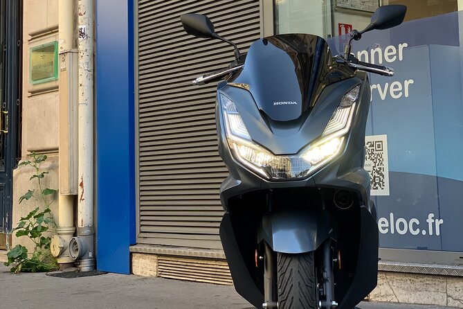 Rental scooter PCX Honda 125cc (B / A1 permit) Paris - What comes with the rental