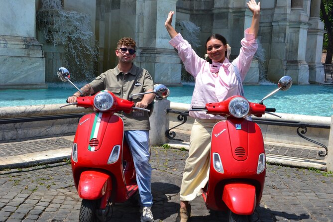 Roma Vespa Tour & Traditional Roman Food and Extras - A quick look at a historic fountain