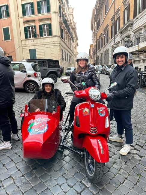 Rome 1.5 hours Private tour in Vespa Sidecar vintage style - Piazza Venezia and the Altar of the Fatherland