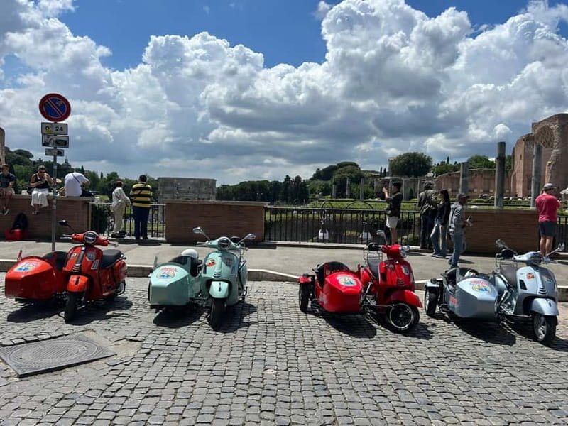 Rome 1.5 hours Private tour in Vespa Sidecar vintage style - Pantheon and Piazza Navona