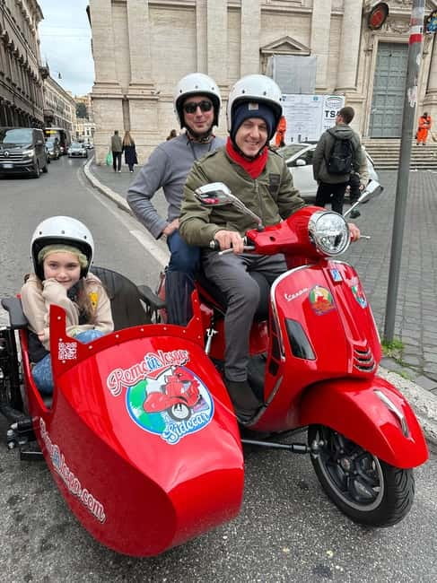 Rome 1.5 hours Private tour in Vespa Sidecar vintage style - The Colosseum and Circus Maximus