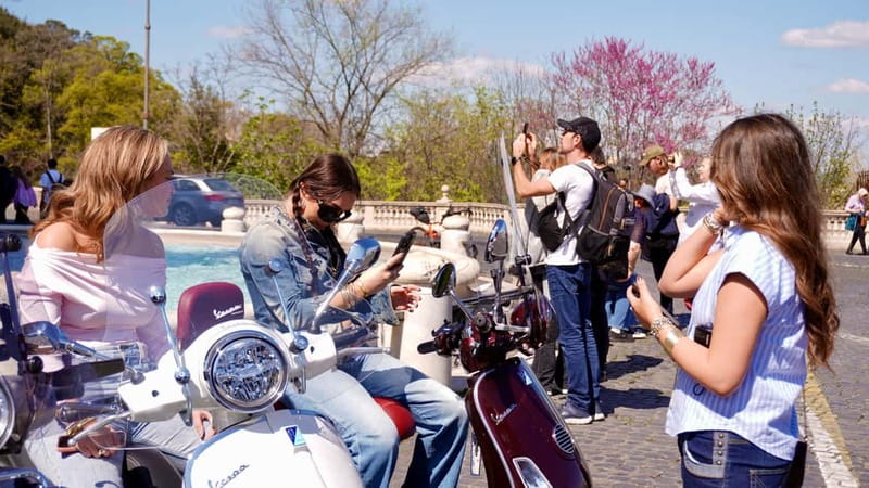 Rome: 1-Hour Vespa Ride as Passenger with a Local Driver - Key points at a glance