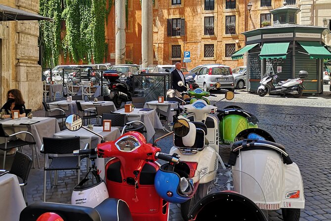 Rome Afternoon Sightseeing Vespa Sidecar Tour with Gourmet Gelato - Entering the Pantheon and pausing at Piazza Navona