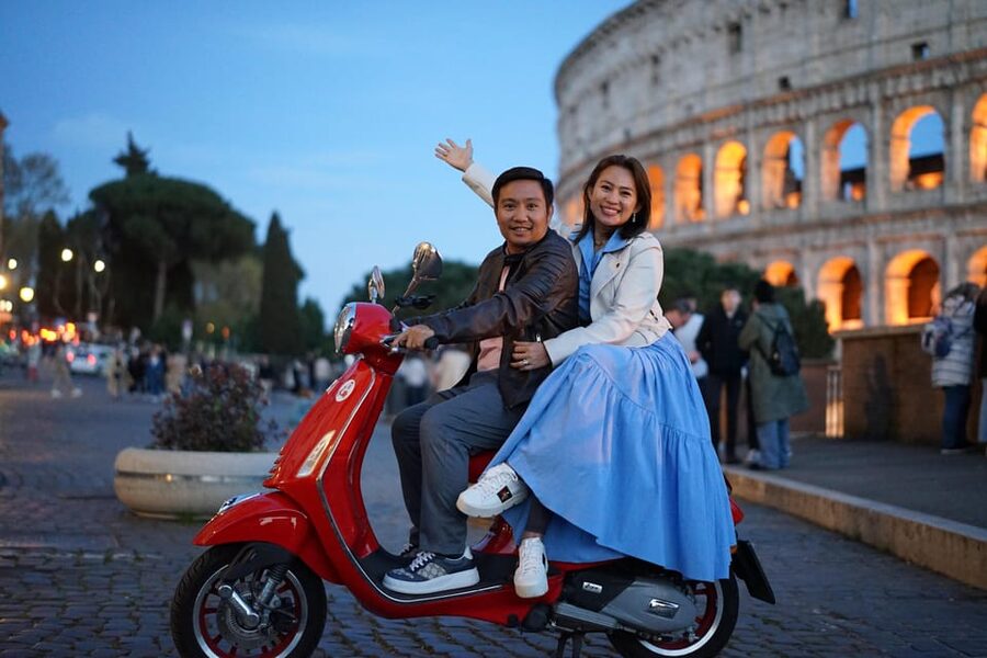 Rome: City Highlights Nighttime Vespa Photoshoot Jouney - What the $58 price really gets you