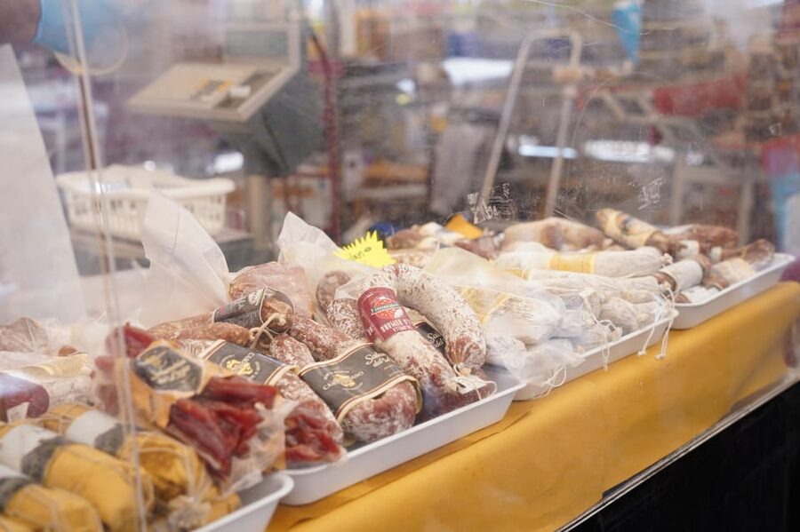 Rome: Guided City Food Tour by Vespa and Tastings - Campo de’ Fiori and the market atmosphere