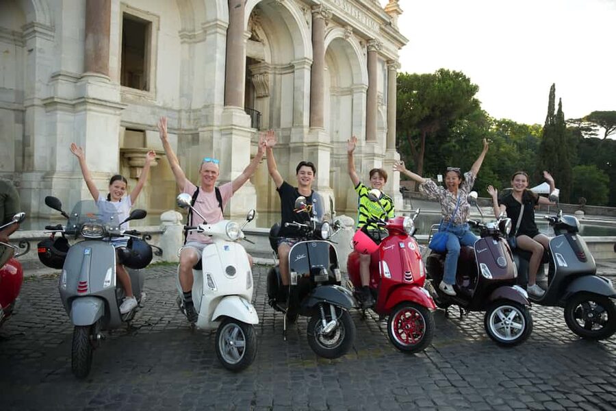 Rome: Guided Vespa Experience with Professional Photoshoot - Finishing at Piazza Venezia