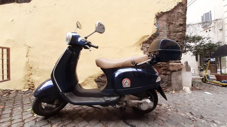 Rome: Half-Day Tour by Vespa with Driver - Ancient Rome by scooter: Circus Maximus to the Colosseum