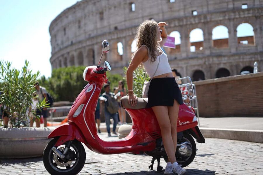 Rome: Night Photography service by Vespa with Aperol Spritz - What makes this Rome night ride worthwhile
