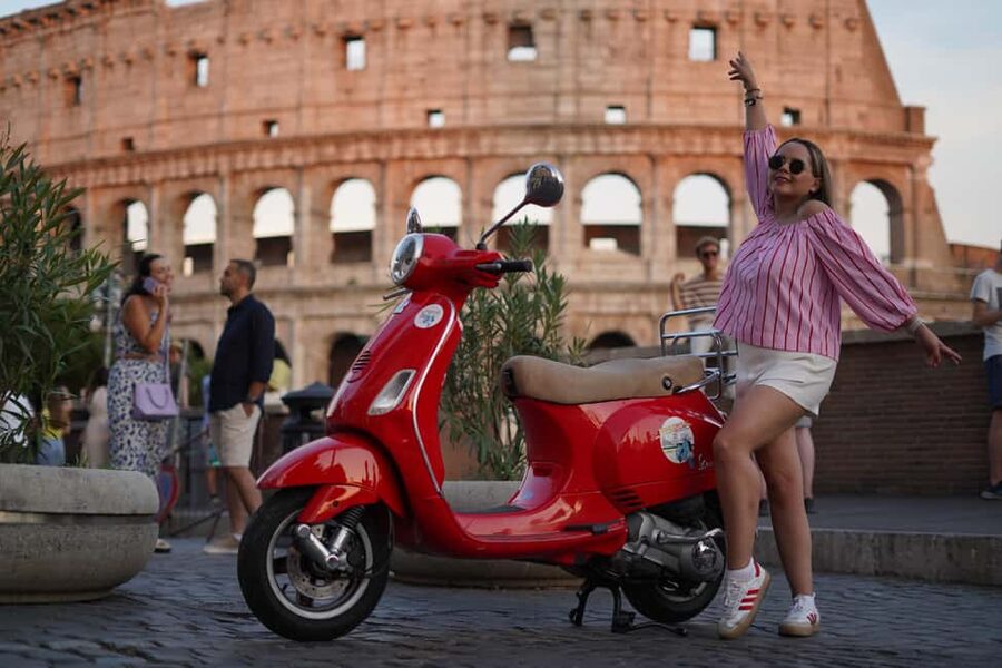 Rome: Night Photography service by Vespa with Aperol Spritz - Is $61 a fair price?