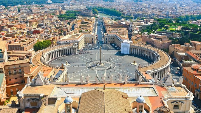 Rome on Wheels: Experience the City with a Vespa Tour - The Colosseum in a ten-minute stop