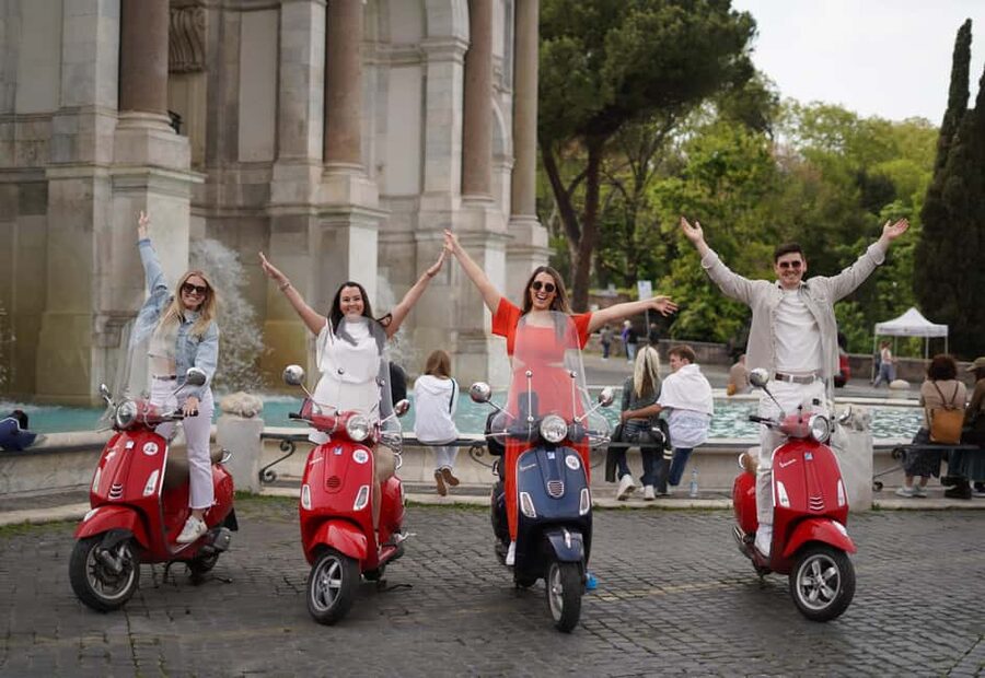 Rome: Photography Service by Vespa Scooter - Circus Maximus and the Ride Between Sights