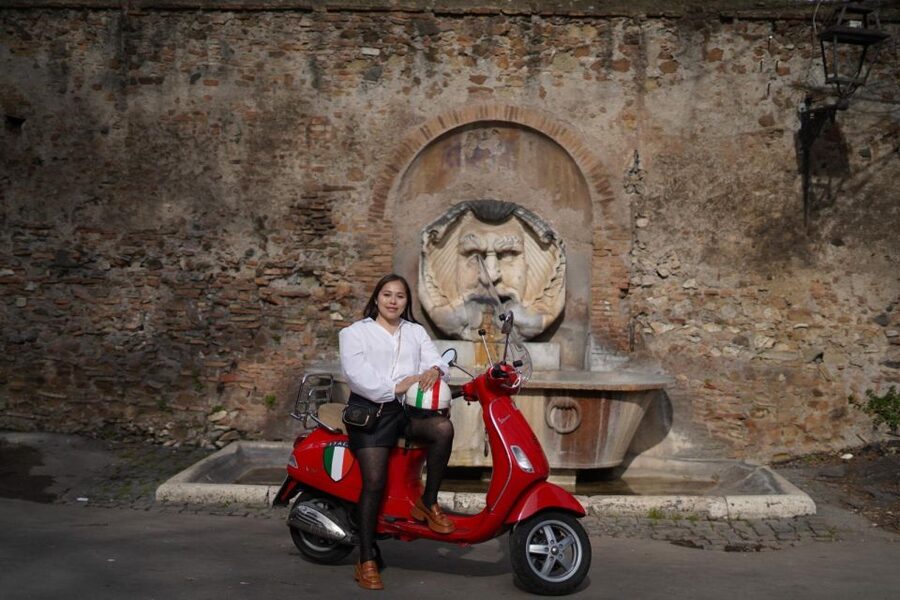 Rome: Photography Service by Vespa Scooter - Drivers, Guides, and Safety