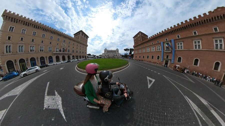 🛵 Rome: Private Scooter Guided Tour, Day - Night Ride💘🛵 - Trevi Fountain, Quirinal Hill, and the Spanish Steps
