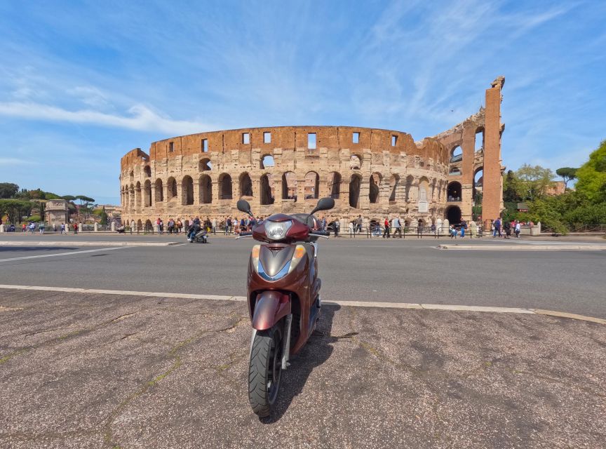 🛵 Rome: Private Scooter Guided Tour, Day - Night Ride💘🛵 - Pantheon, Navona, and San Giovanni