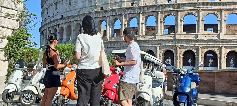 Rome: Ride as a Passenger on a Vespa on Guided City Tour - Why Rome works so well from a Vespa